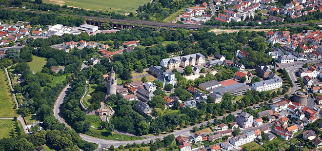 Das Bild zeigt Teile der Burganlage, copyright-Reiner-Strack (img-9146)